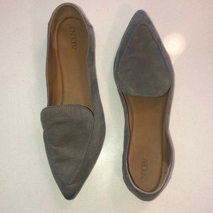 Grey pointy flats